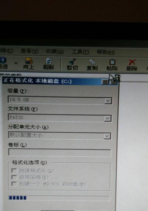 LenovoY470光盘重装系统教程（详细步骤教你如何使用Y470光盘重装系统，让电脑焕然一新）
